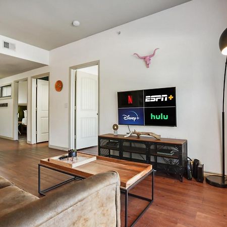 Stylish 4Br With Smart Tv And Free Garage Parking Apartment Austin Exterior photo